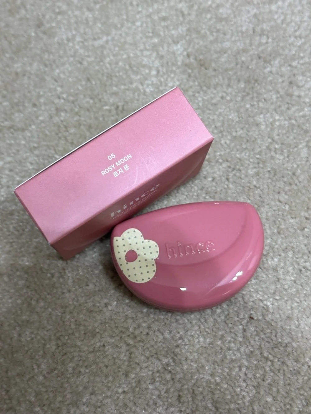 Hinge Half-Moon Cheek Compact